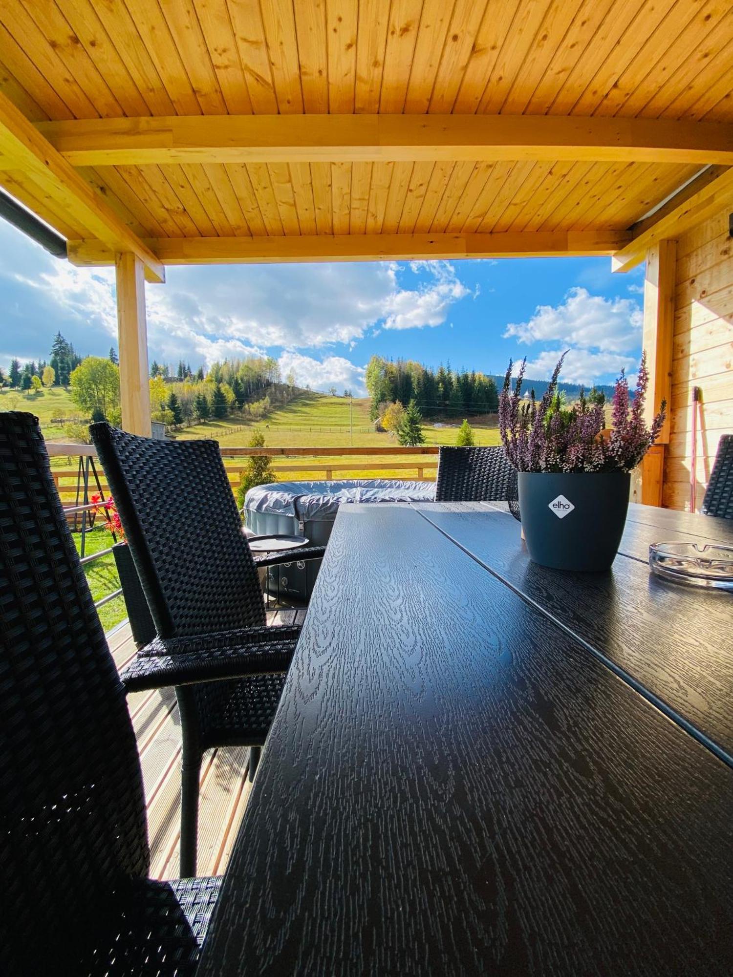 La Casuta Din Ciocanesti Art Exteriör bild